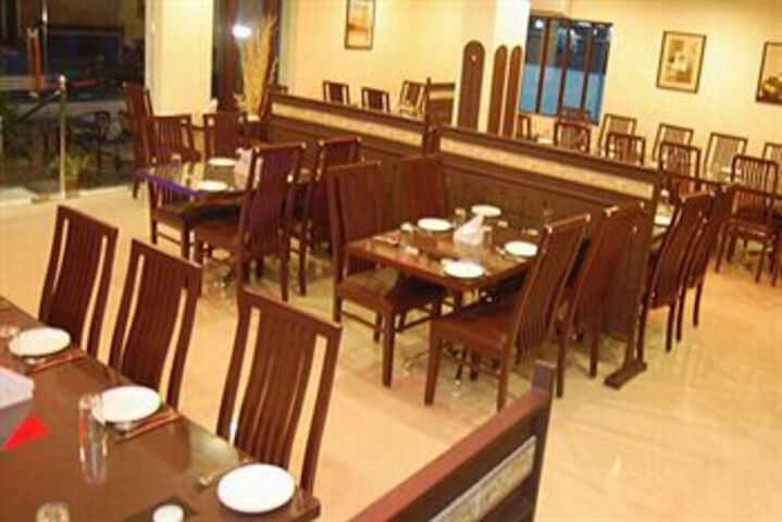 Dining 2 of 5