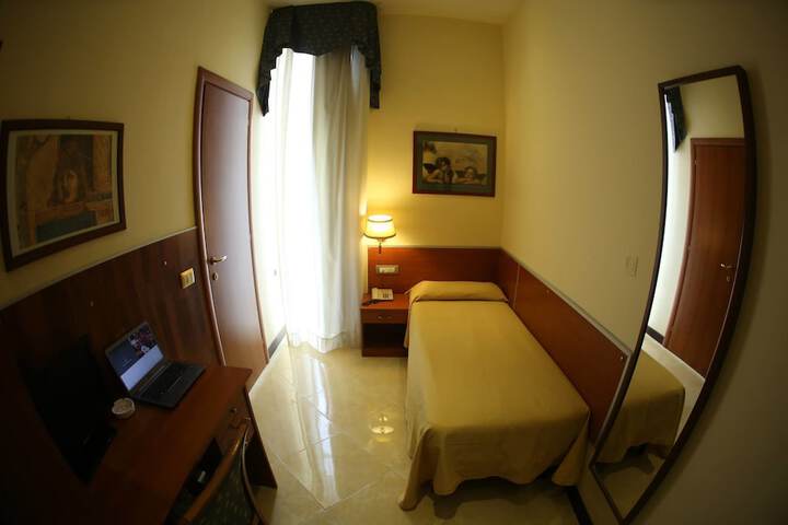 Room 7 of 42