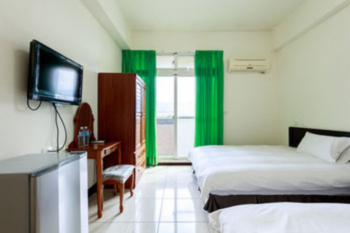 Room 9 of 18