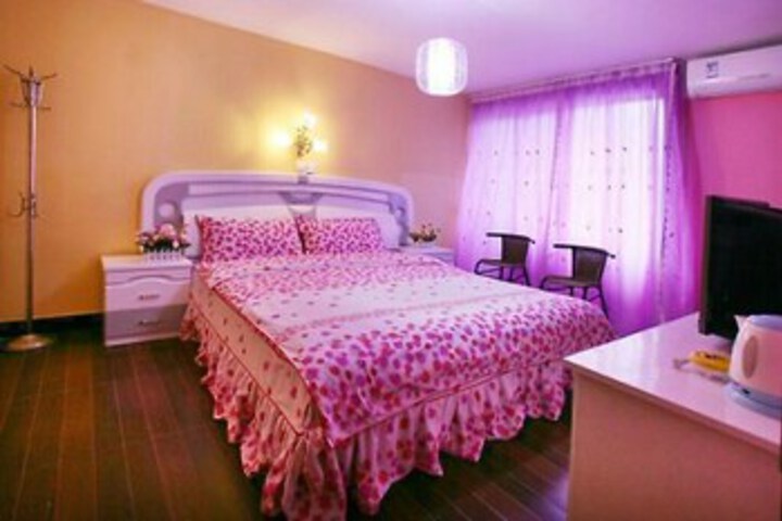 Room 10 of 13