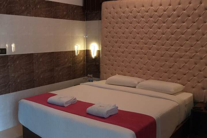 Room 5 of 74