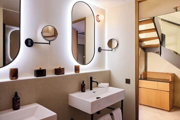Room 40 of 45
