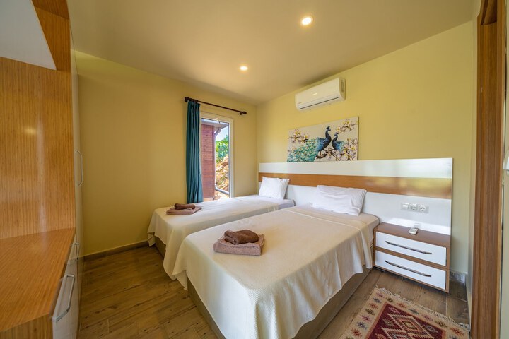Room 7 of 13