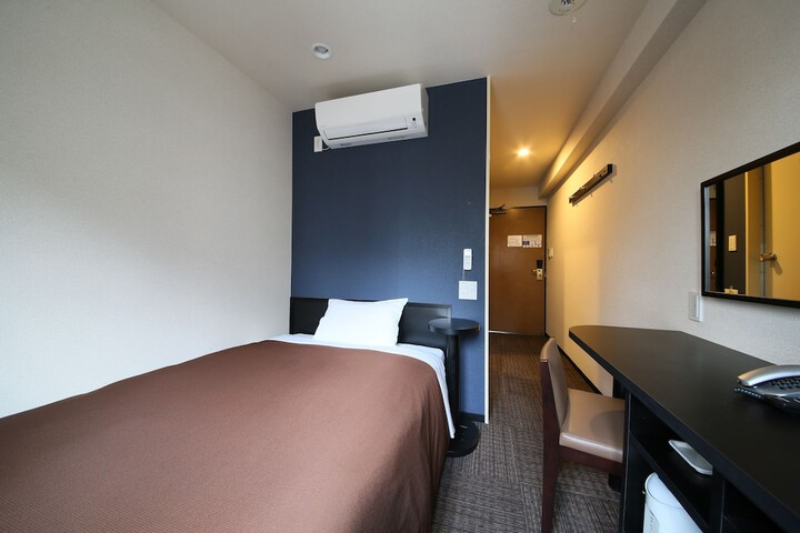 Room 7 of 33