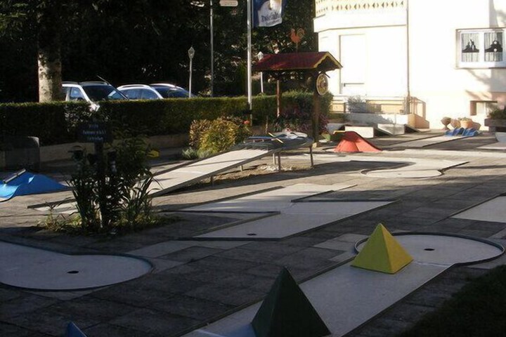 Mini-golf