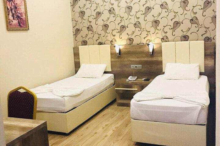 Room 4 of 4