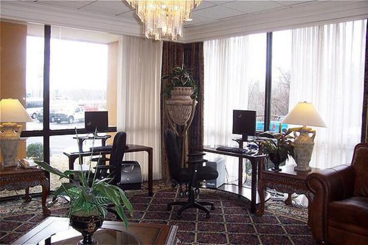 GOVERNORS INN & SUITES