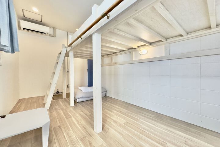 Room 85 of 193
