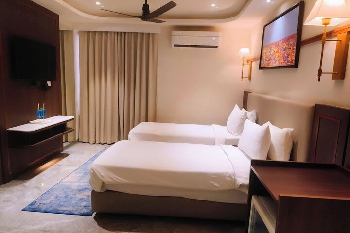 Room 21 of 77