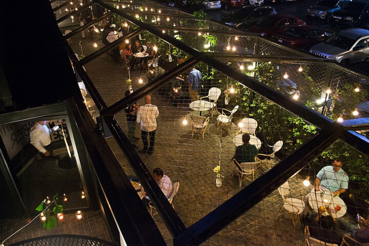 Dining 75 of 82
