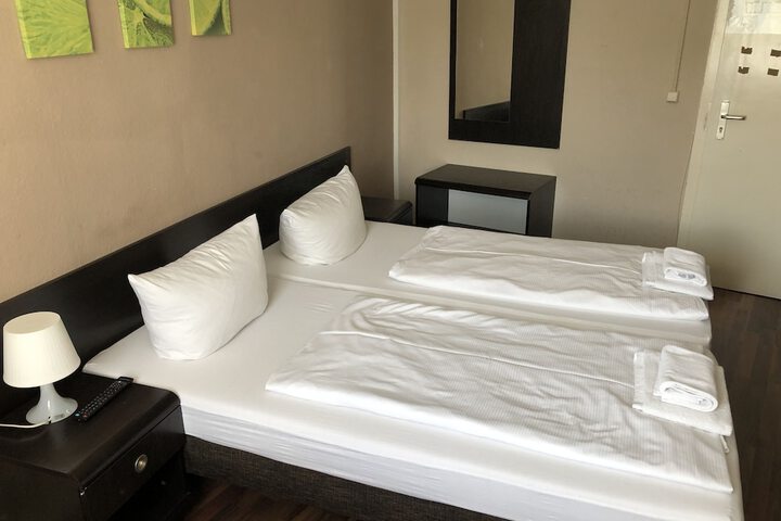 Room 19 of 37