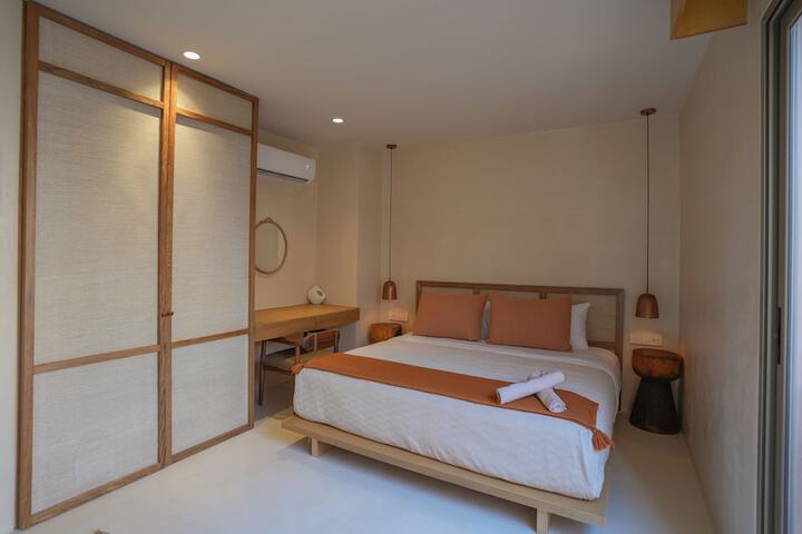 Room 6 of 80