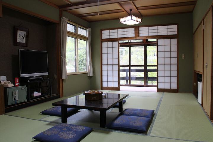Room 3 of 35