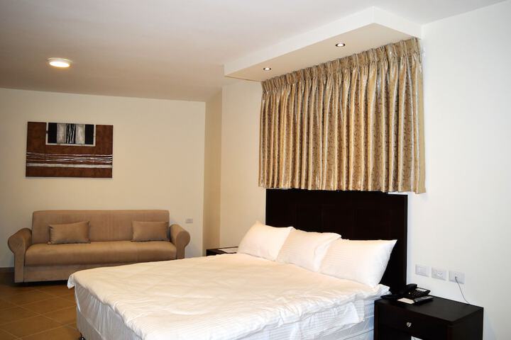 Room 34 of 107