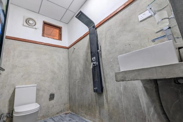 Room 18 of 28