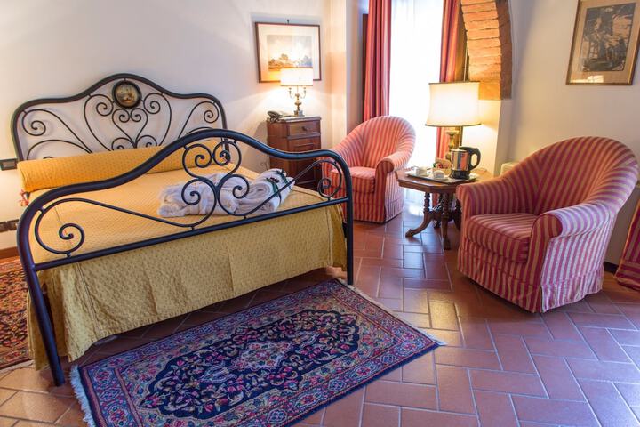 Room 4 of 55