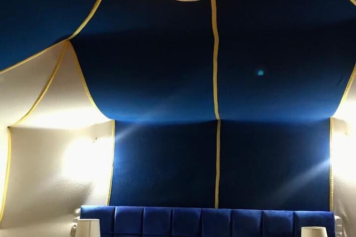 Room 9 of 11
