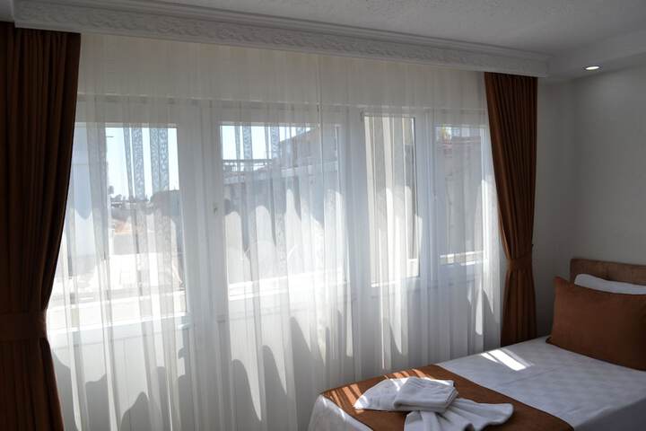 Room 3 of 88