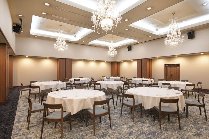 Ballroom/Hall 42 of 48