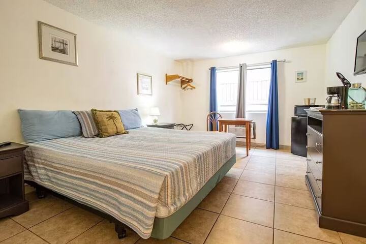 Room 3 of 37