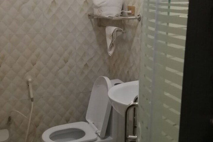 Room 14 of 25