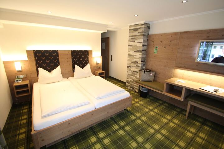 Room 5 of 62