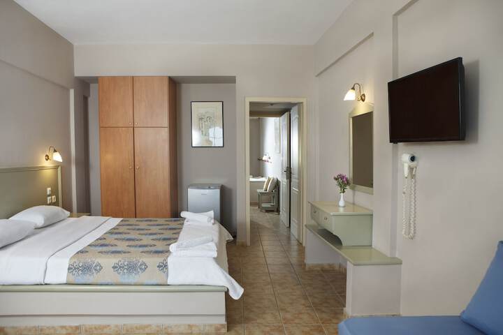 Room 8 of 32