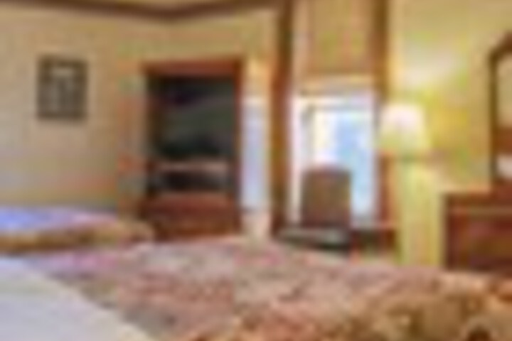 Room 32 of 150