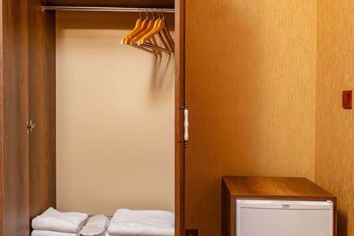 Room 13 of 35