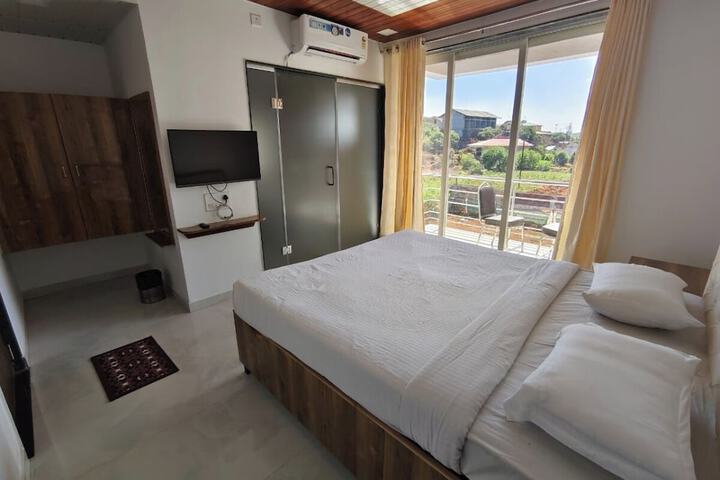 Room 10 of 25
