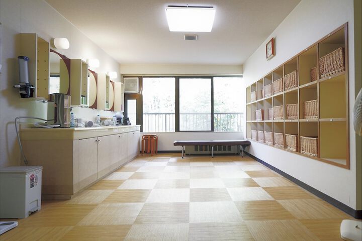 Room 17 of 38