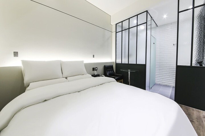 Room 30 of 35