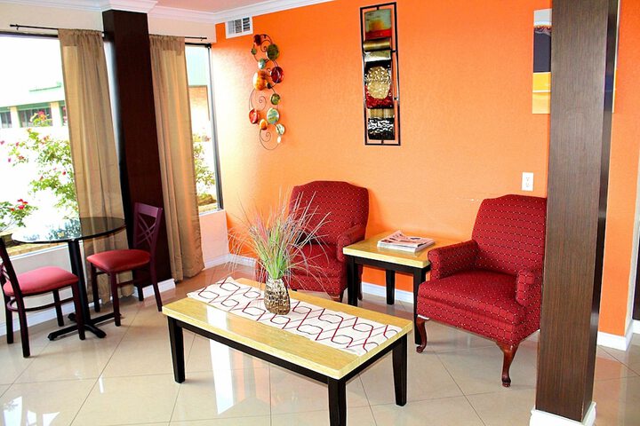 Lobby lounge