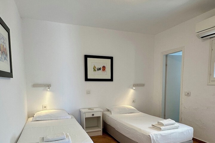 Room 32 of 101