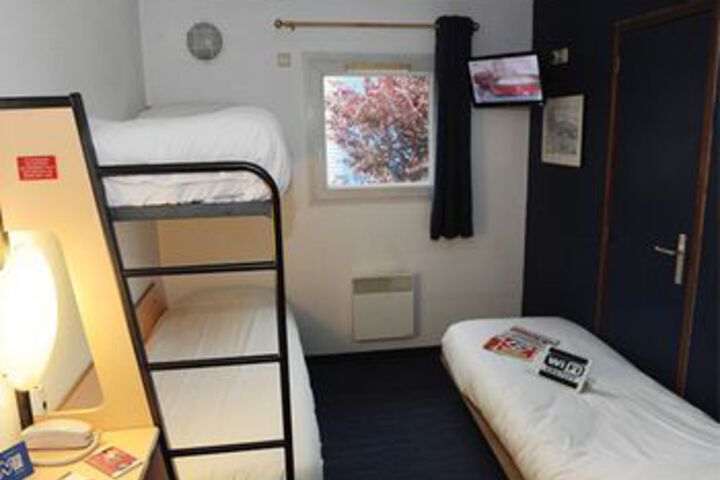 Room 7 of 12