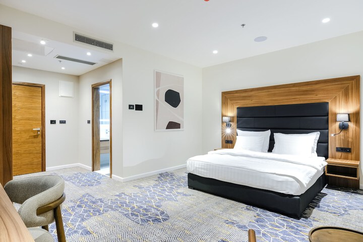 Room 19 of 103