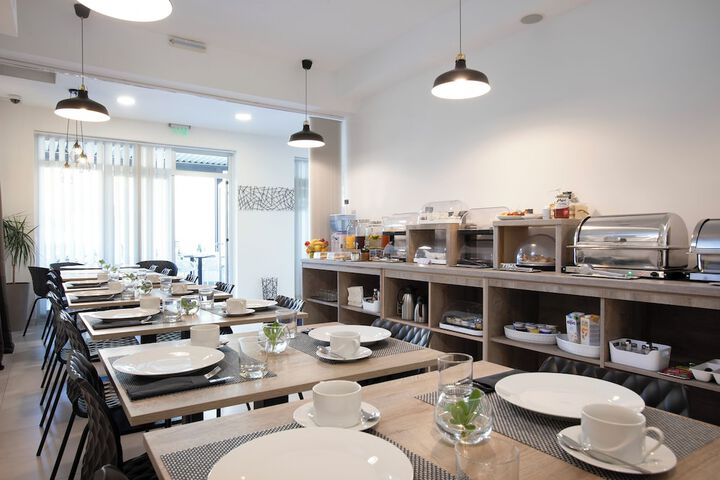 Dining 54 of 66
