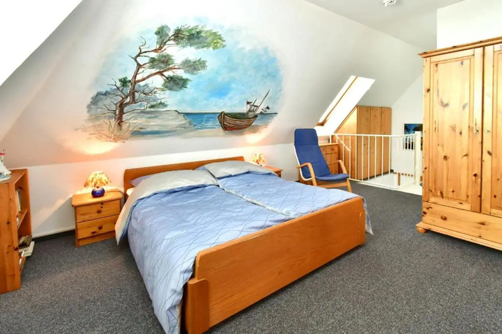 Room 4 of 12