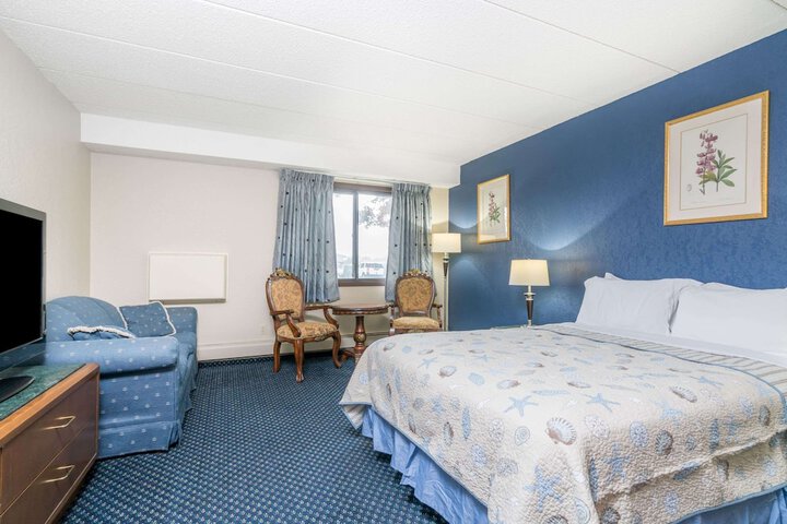 2 Queen Beds (2 of 6)
