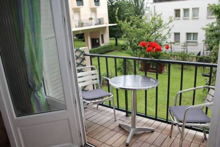 Exterior of Appartement Paris Calme