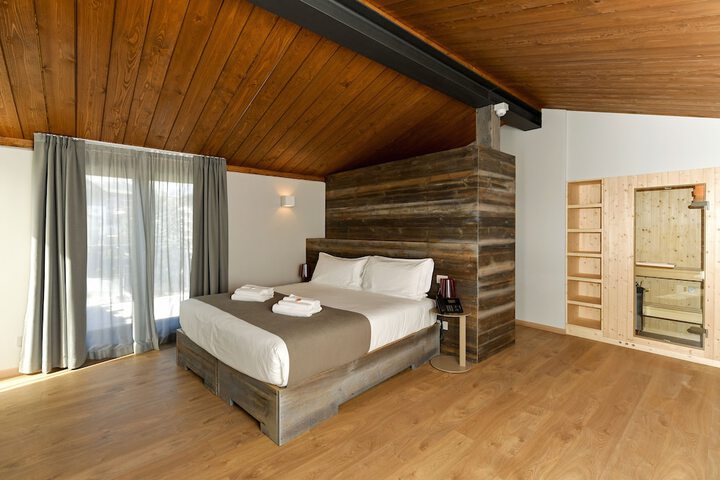 Room 5 of 68