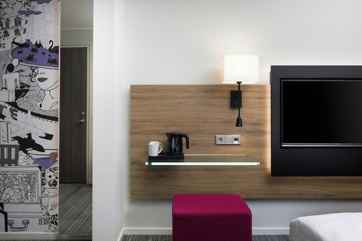 Room 25 of 103