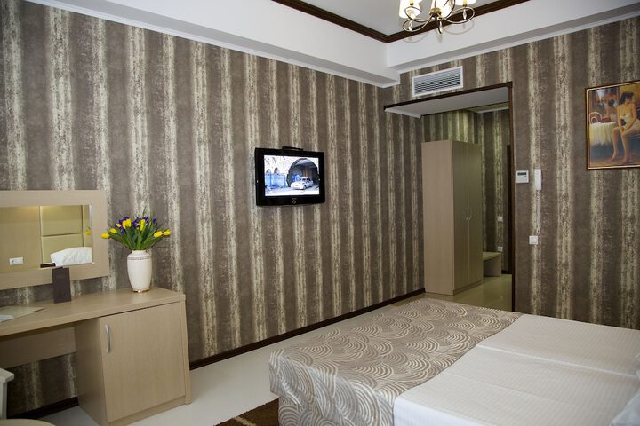 Room 16 of 72