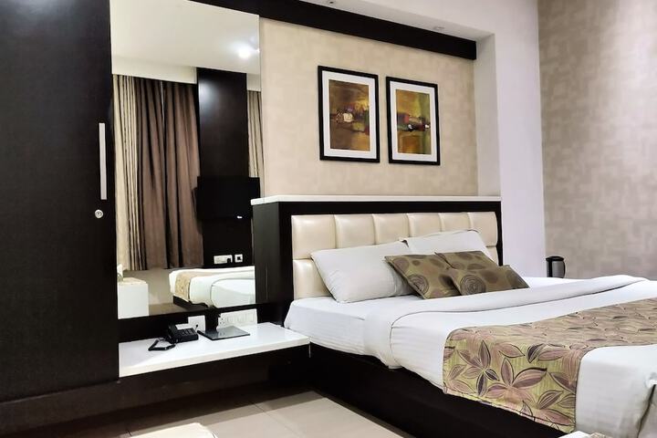 Room 12 of 68