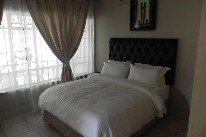 Room 11 of 24