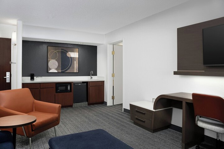 Room 17 of 34