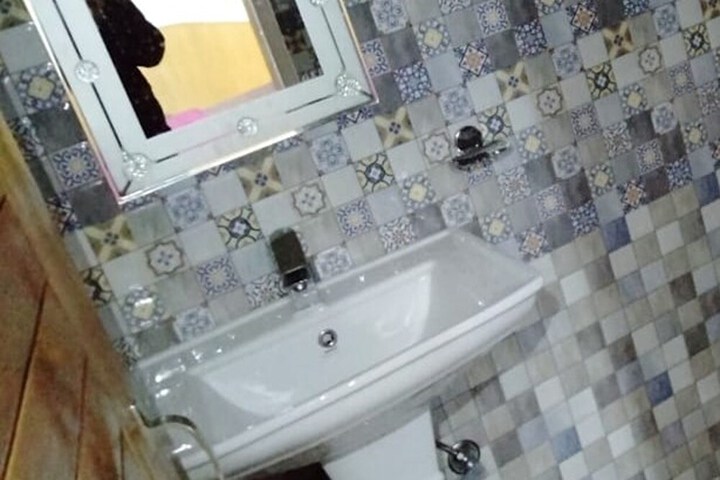 Room 10 of 26
