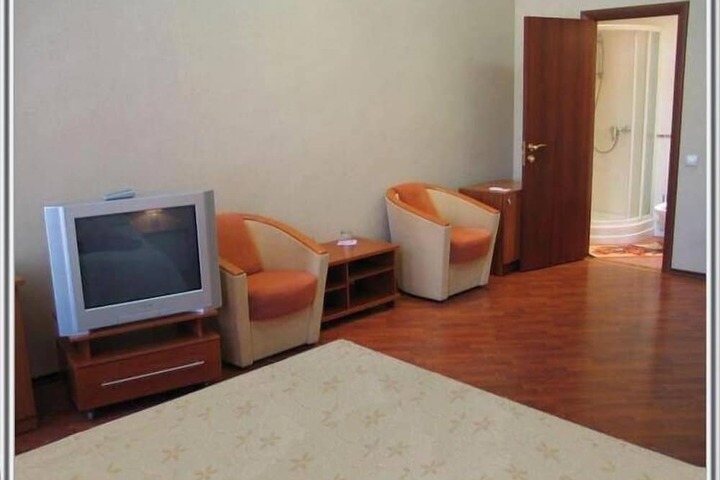 Room 12 of 33