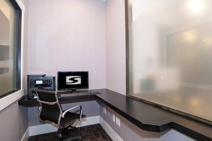 Business Center 46 of 48