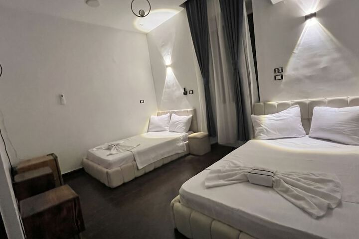 Room 13 of 48